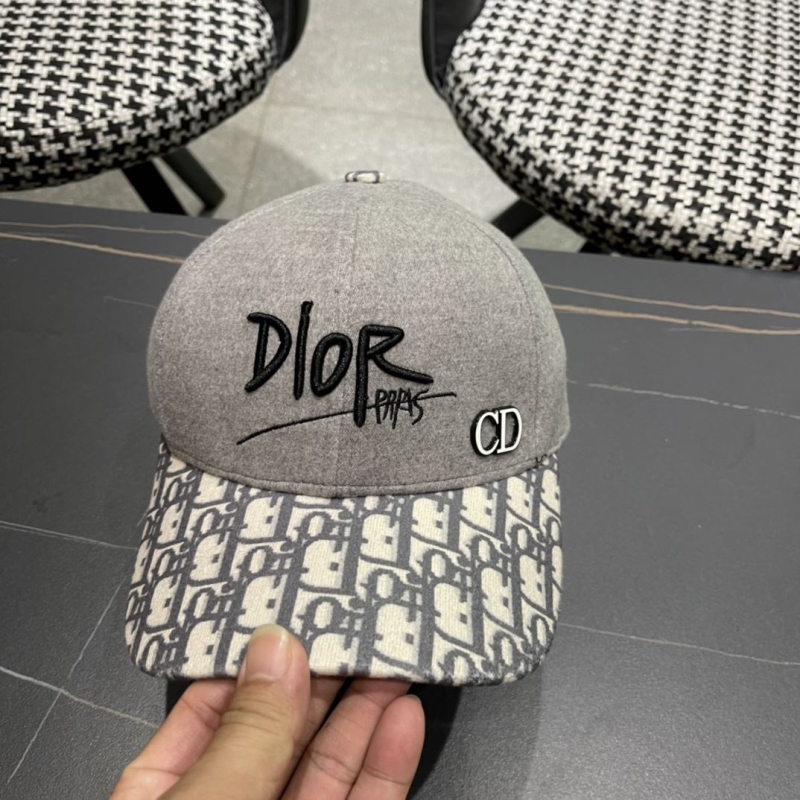 CHRISTIAN DIOR